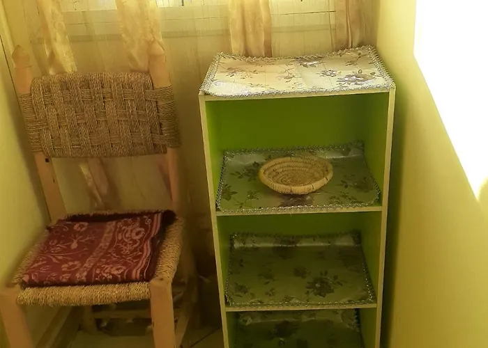 Bright Air Conditioned Apartment Near City Center